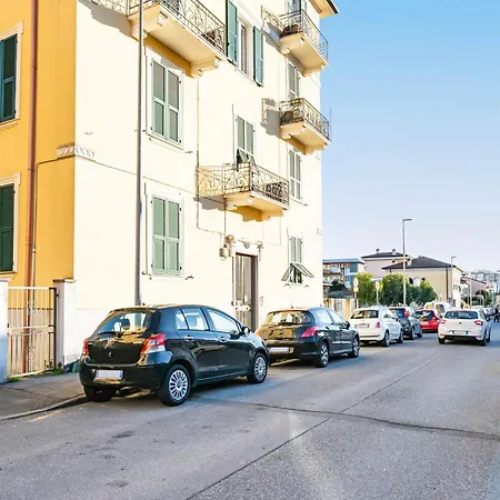 Guesthost - A Casa Di Eufemia - Migliarina Station Apartman La Spezia