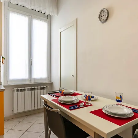 Guesthost - A Casa Di Eufemia - Migliarina Station Apartment La Spezia