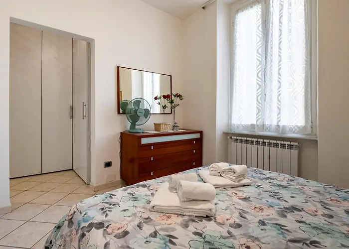 Guesthost - A Casa Di Eufemia - Migliarina Station Lägenhet