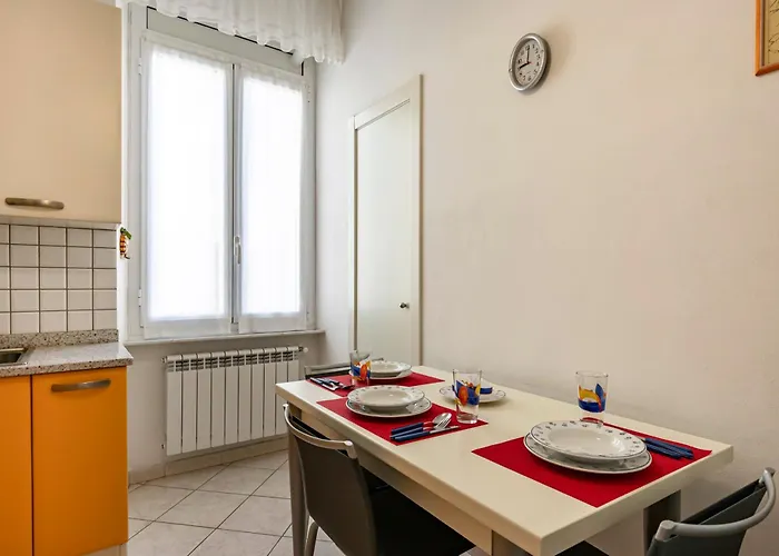 Guesthost - A Casa Di Eufemia - Migliarina Station Lägenhet La Spezia